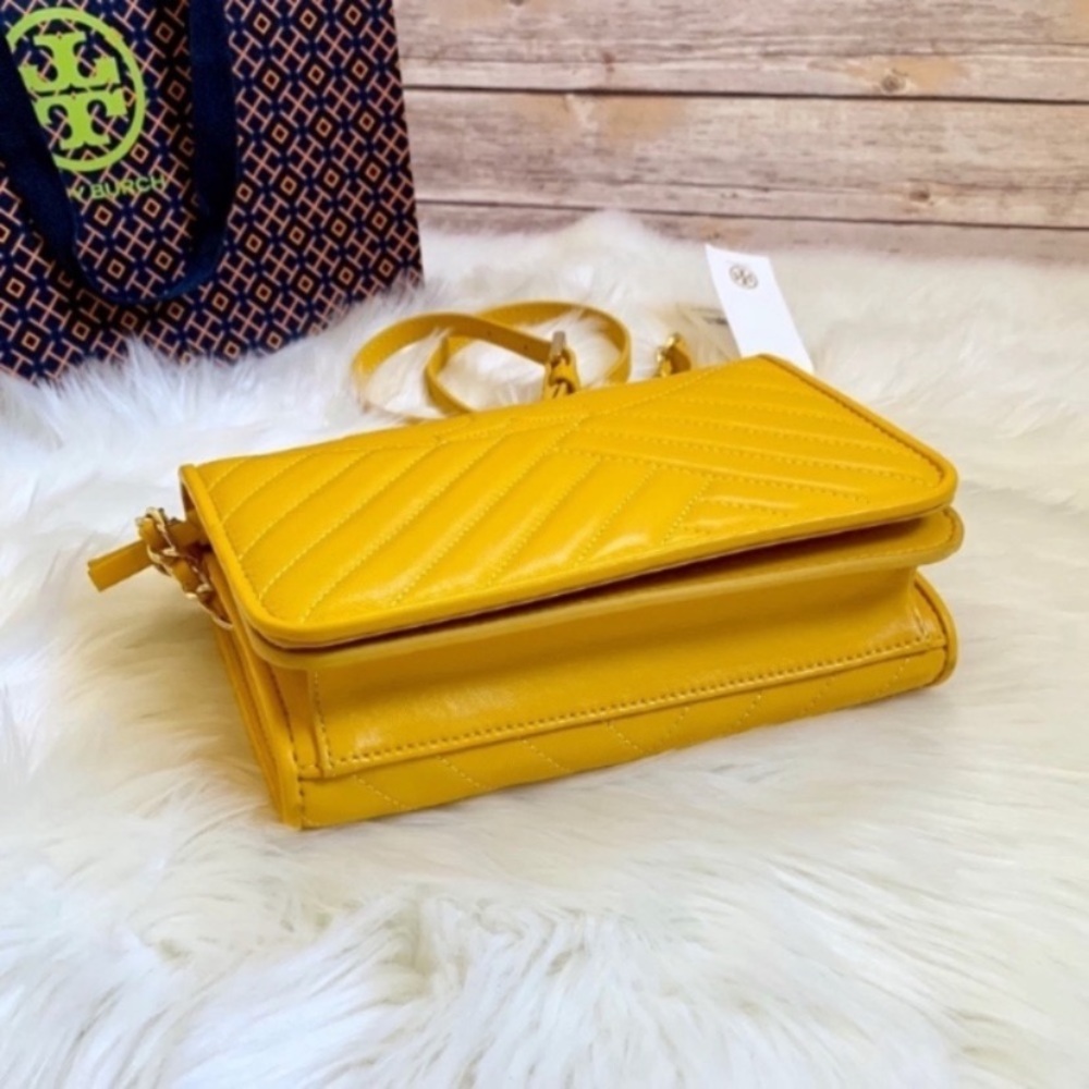 Tory Burch Quilted Daisy Alexa Combo Crossbody Bag - Picture 4 of 8